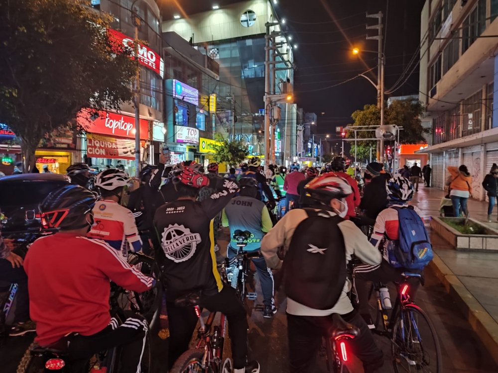 Ciclistas Chimbote.jpg