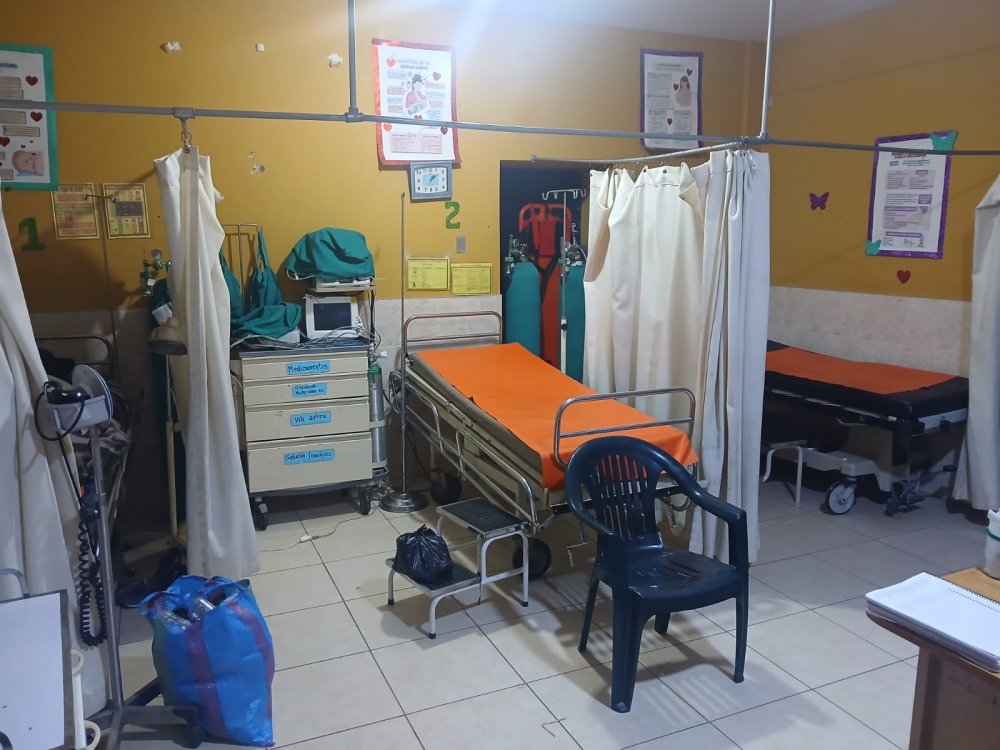 Hospital Huari camillas.jpg