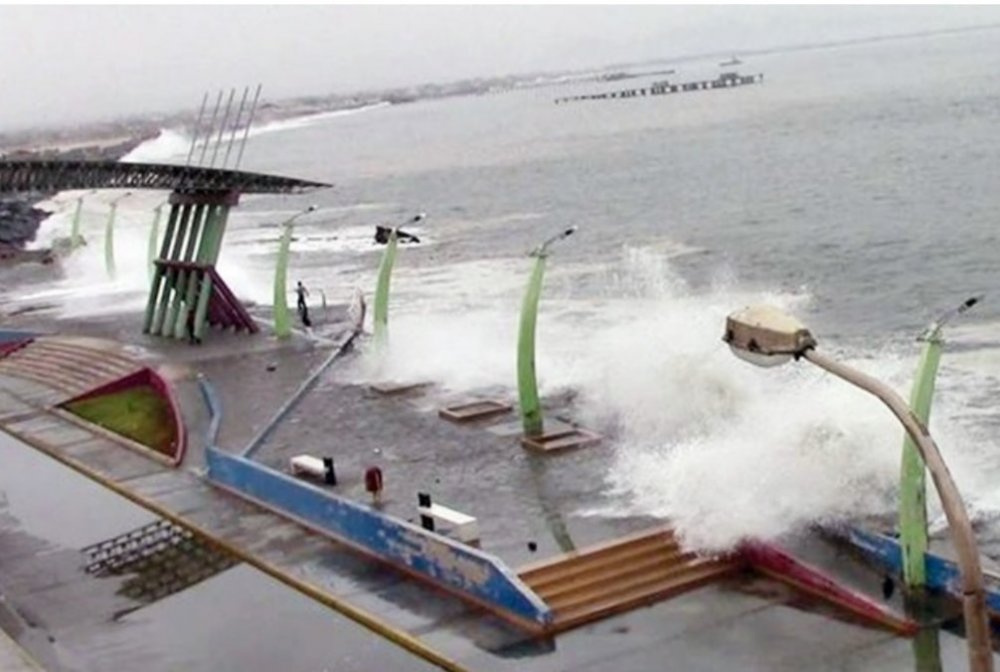 Oleaje en Chimbote.jpg