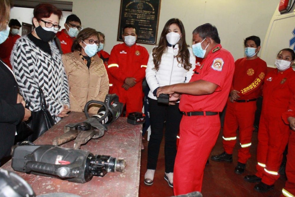 Congresista Lady Camones apoyará a bomberos para facilitar desaduanaje de equipos donados