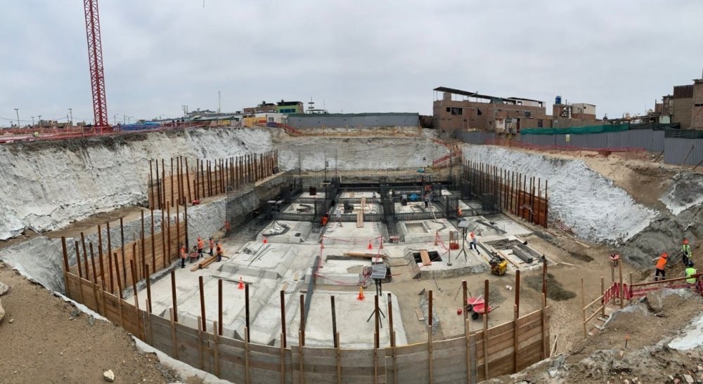 Alcalde Briceño Franco inspeccionó avance de obra de construcción del hospital El Progreso de Chimbote