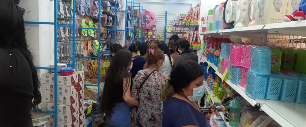 Comercial “Mega Cositas” multado por permitir aglomeración de clientes dentro de sus instalaciones