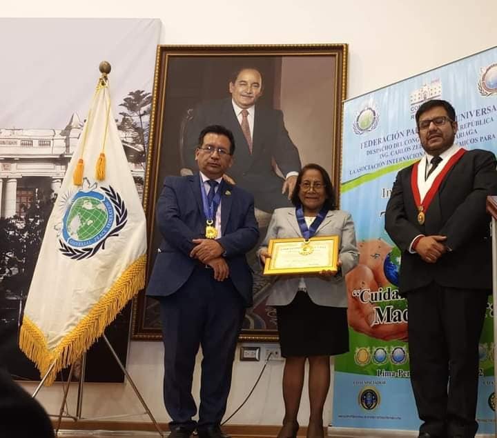 Rectora de la Universidad Nacional del Santa es incorporada como embajadora para la paz