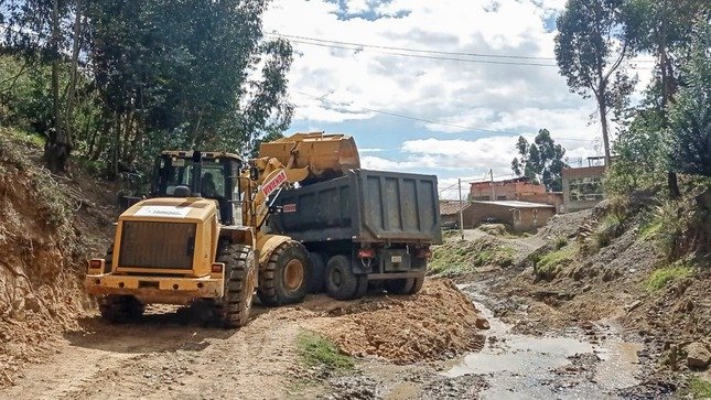 Maquinaria del Ministerio de Vivienda inició la descolmatación del río Seco