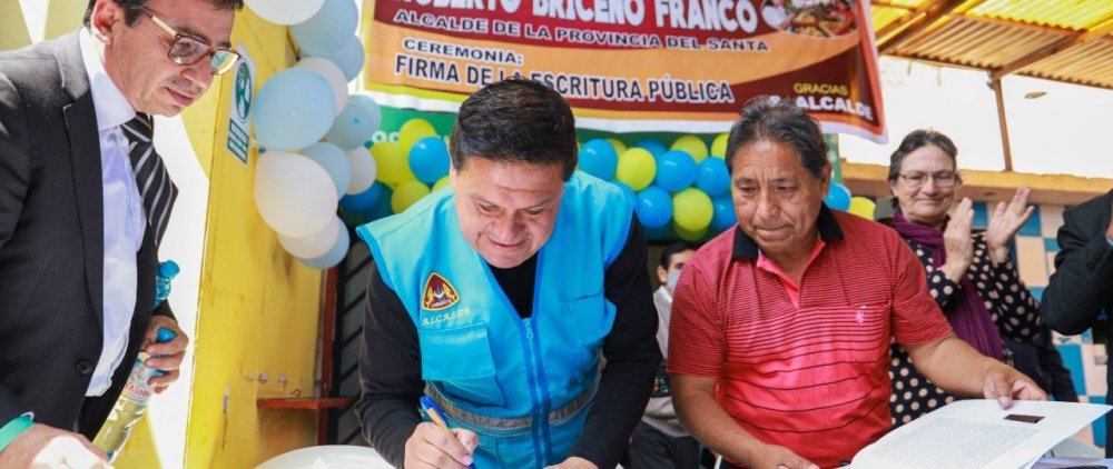 63 años después se cumple firma de contrato de compra y venta que privatiza el mercado Miramar de Chimbote