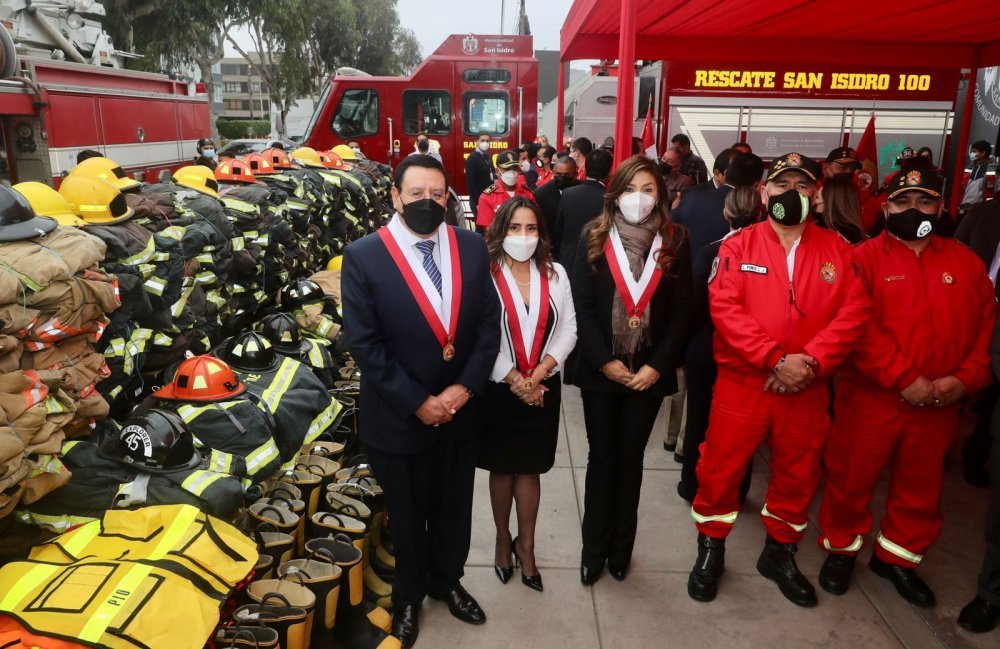 Lady Camones Soriano reafirma apoyo a bomberos voluntarios