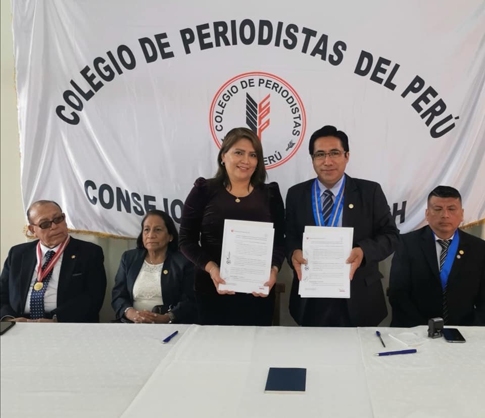 UCV Chimbote y el Colegio de Periodistas ratifican su alianza tras renovación de convenio