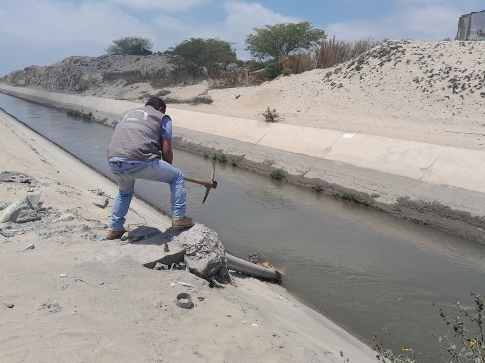 Chinecas destruye diez sifones con los que invasores hurtaban agua del Canal La Huaca - Nepeña