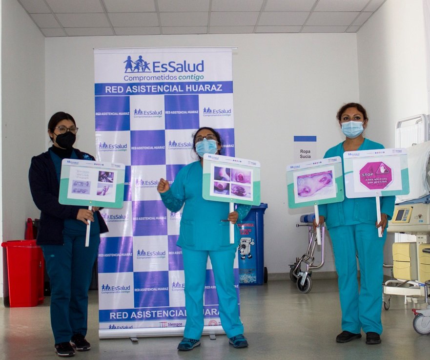 EsSalud Huaraz capacita a familiares de pacientes con úlcera por presión