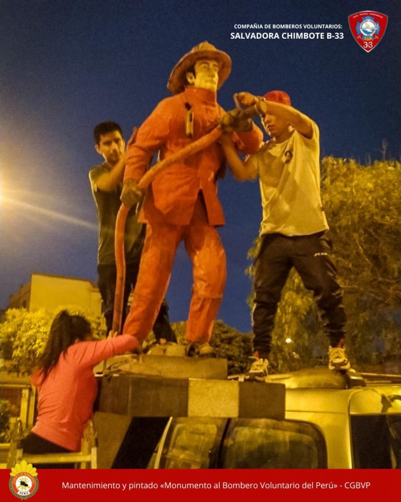 Salvadora Chimbote 33: mantenimiento y pintado de monumento al bombero