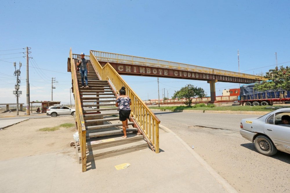 Anuncian remodelación del puente peatonal del Terminal Terrestre