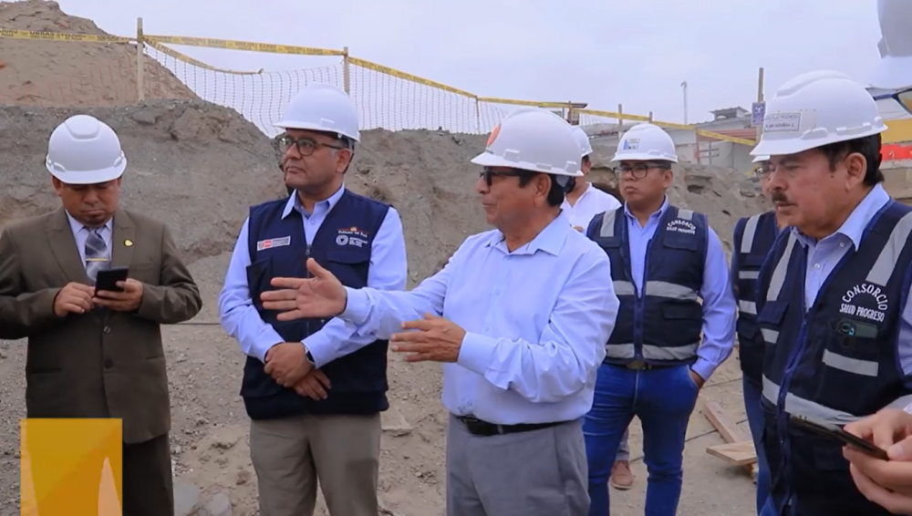 Alcalde provincial inspecciona los avances en el hospital El Progreso