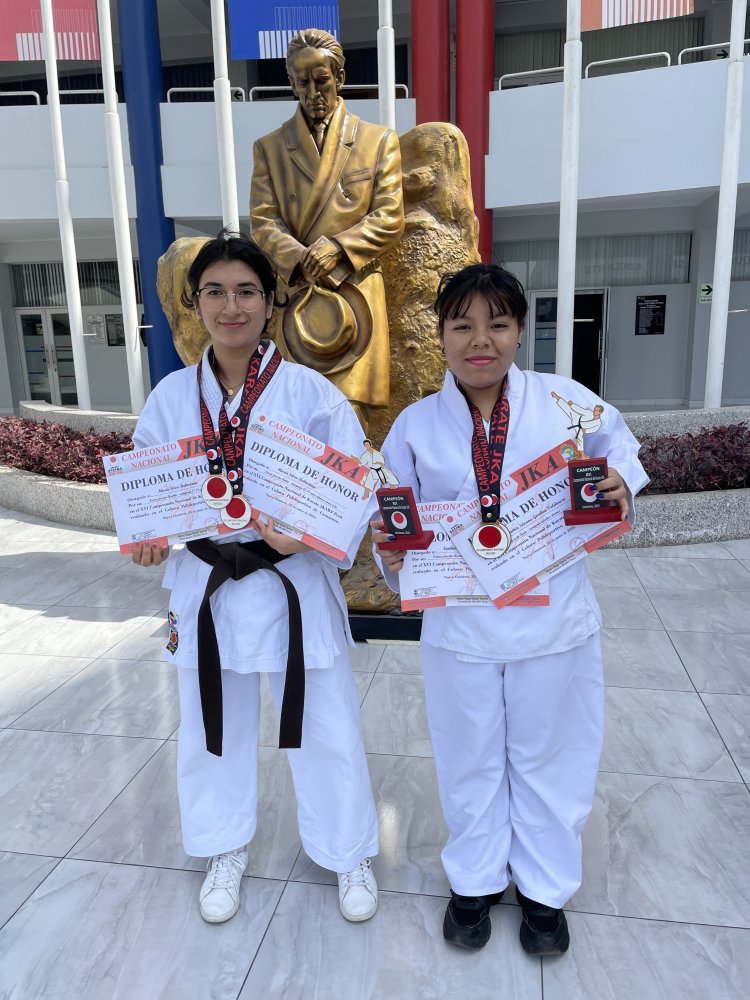Estudiantes de la UCV Chimbote ganan medallas en campeonato nacional de karate