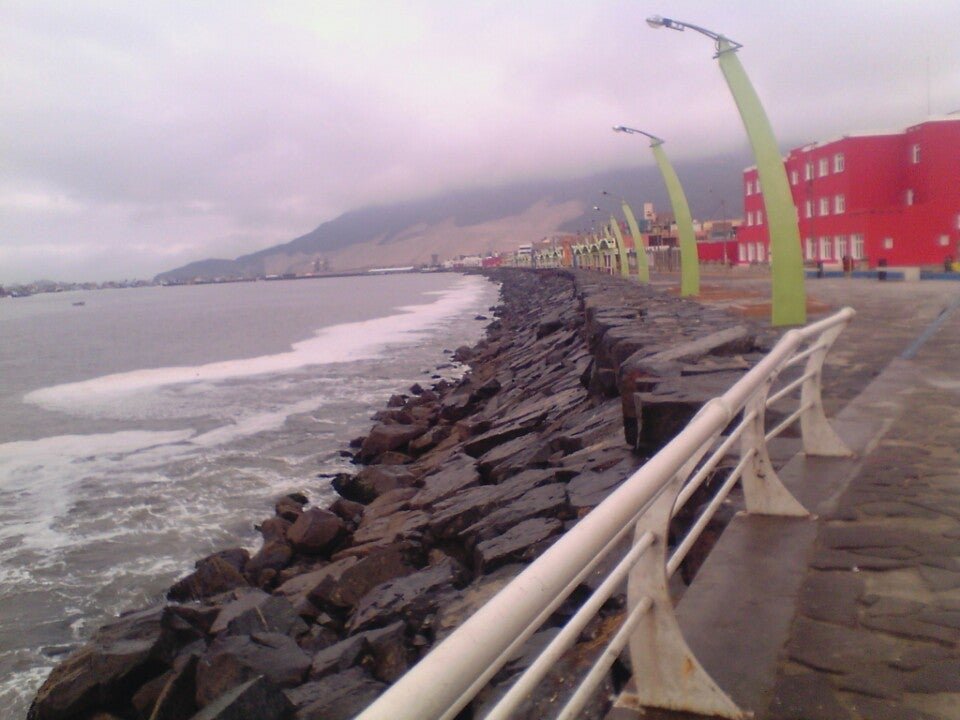 Alcalde provincial anuncia que expediente técnico para el enrocado de la bahía está casi terminado