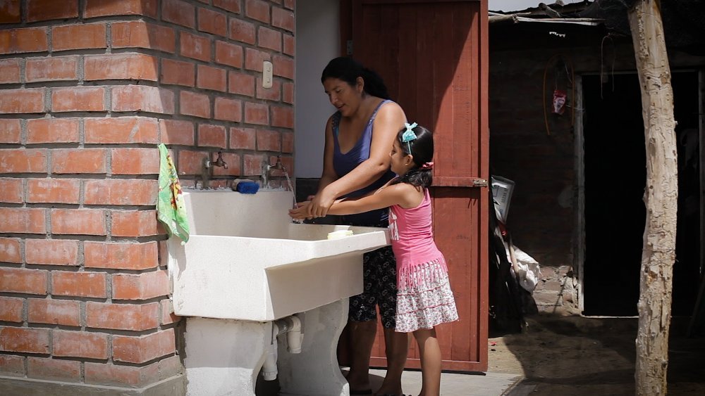 Pagamos menos por agua potable que por otros servicios