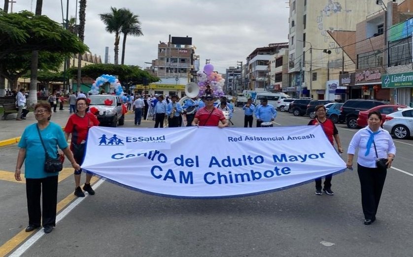 EsSalud Áncash celebra Día Nacional del Adulto Mayor con colorido pasacalle