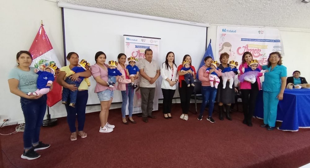 EsSalud Áncash premia a bebés mamoncitos para promover la lactancia materna