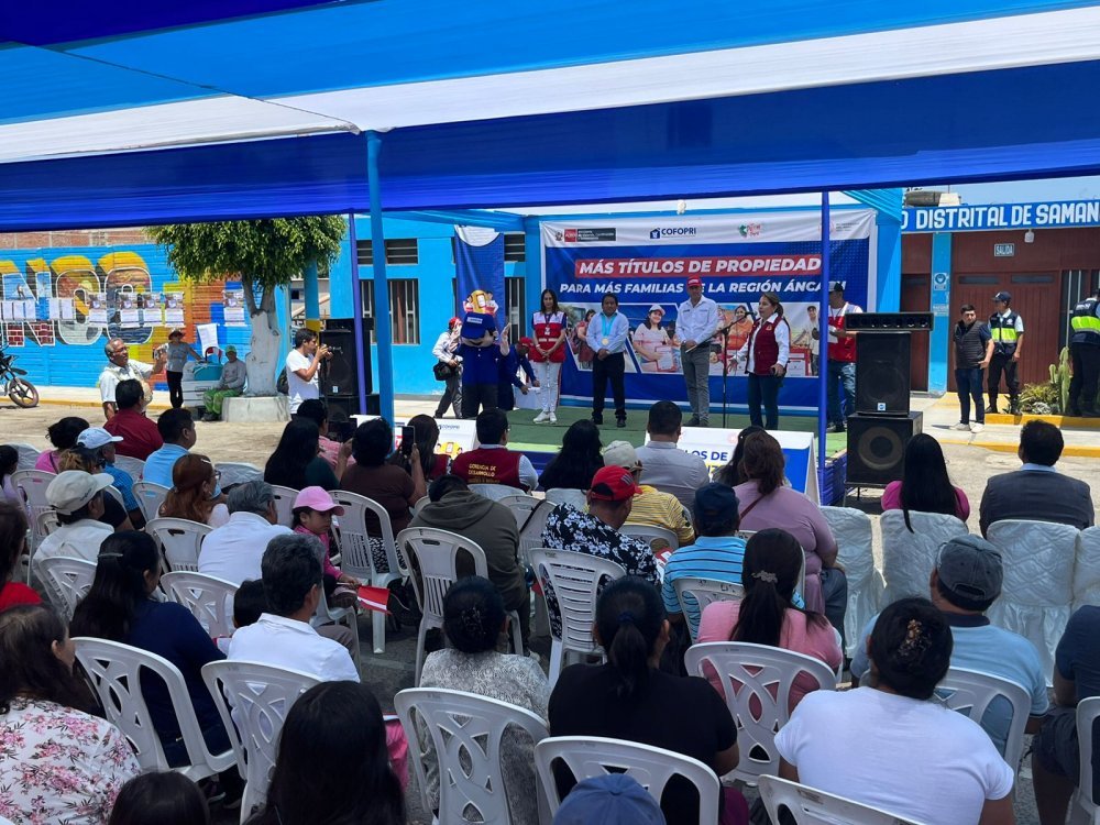 Municipalidad Provincial del Santa y Cofopri entregaron 570 títulos de propiedad a familias de Samanco, Nepeña, Chimbote y Nuevo Chimbote