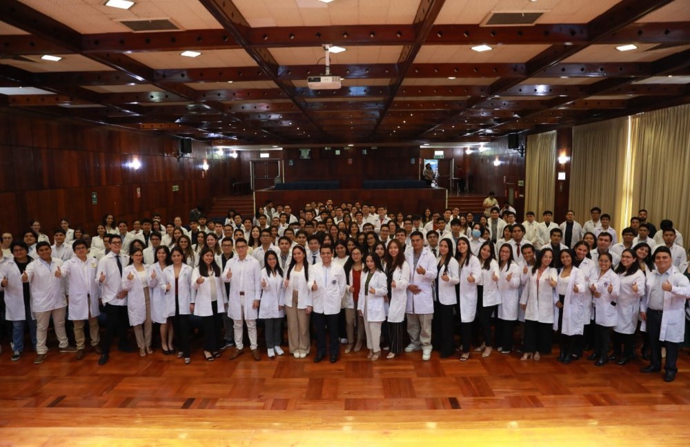 459 estudiantes de medicina se formarán en hospitales de EsSalud a través del Programa Internado Médico 2024