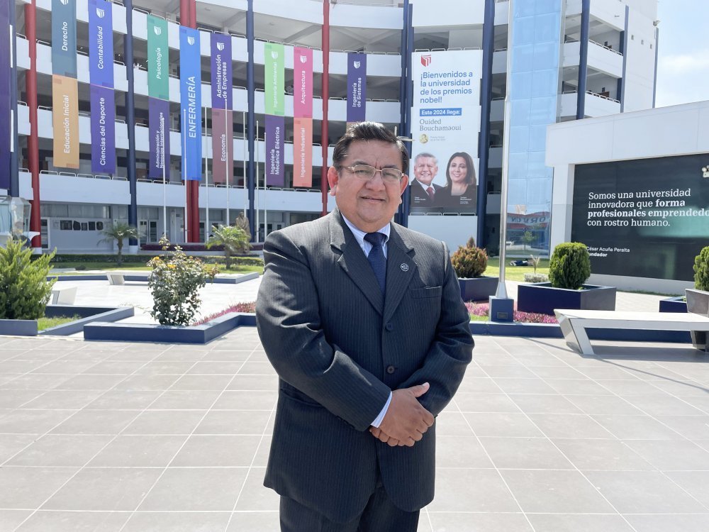 Dr. Carlos Mendoza Hernández asume dirección general de la UCV Chimbote