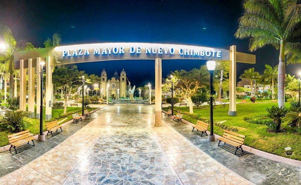 Reapertura de la renovada Plaza Mayor de Nuevo Chimbote