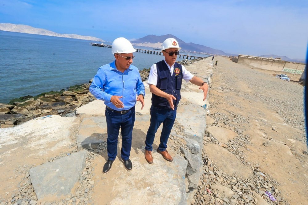 Alcalde (e) Felipe Mantilla visita obra de enrocado y anuncia ejecución de nuevo proyecto turístico para la zona costera