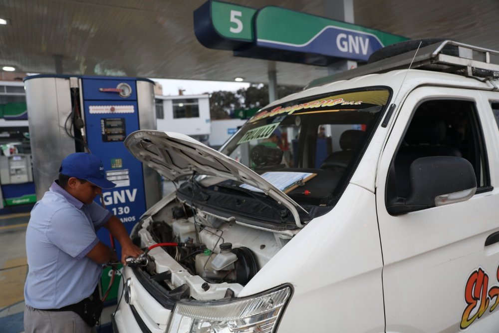 Contraloría alerta falta de acciones para recuperar S/ 4.7 millones otorgados para reconversión de vehículos al gas natural