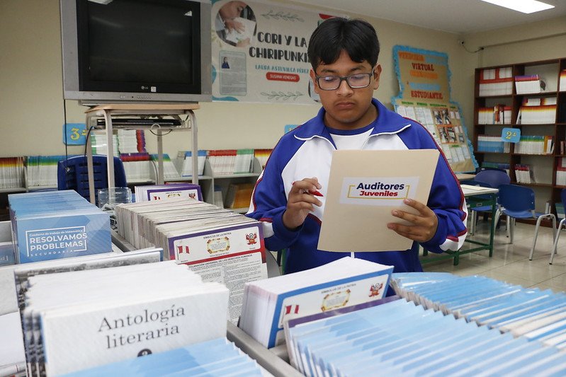 Escolares verifican buen funcionamiento de colegios de educación secundaria en Áncash