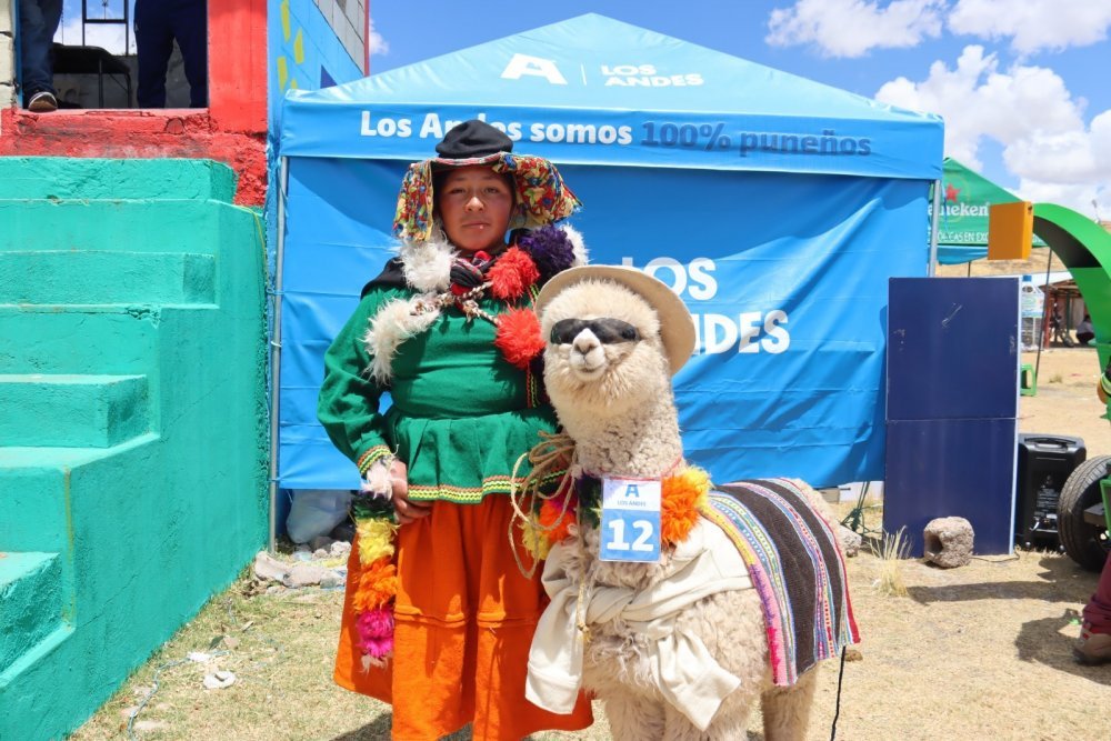 Los Andes fortalece su cercanía a la comunidad a través del Animal Fashion 2025 en Asillo