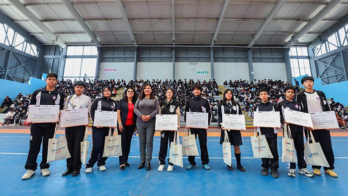Sanipes nombra 20 líderes escolares de inocuidad y sensibiliza con teatro a 1200 alumnos en 2 colegios promoviendo buenas prácticas inocuas