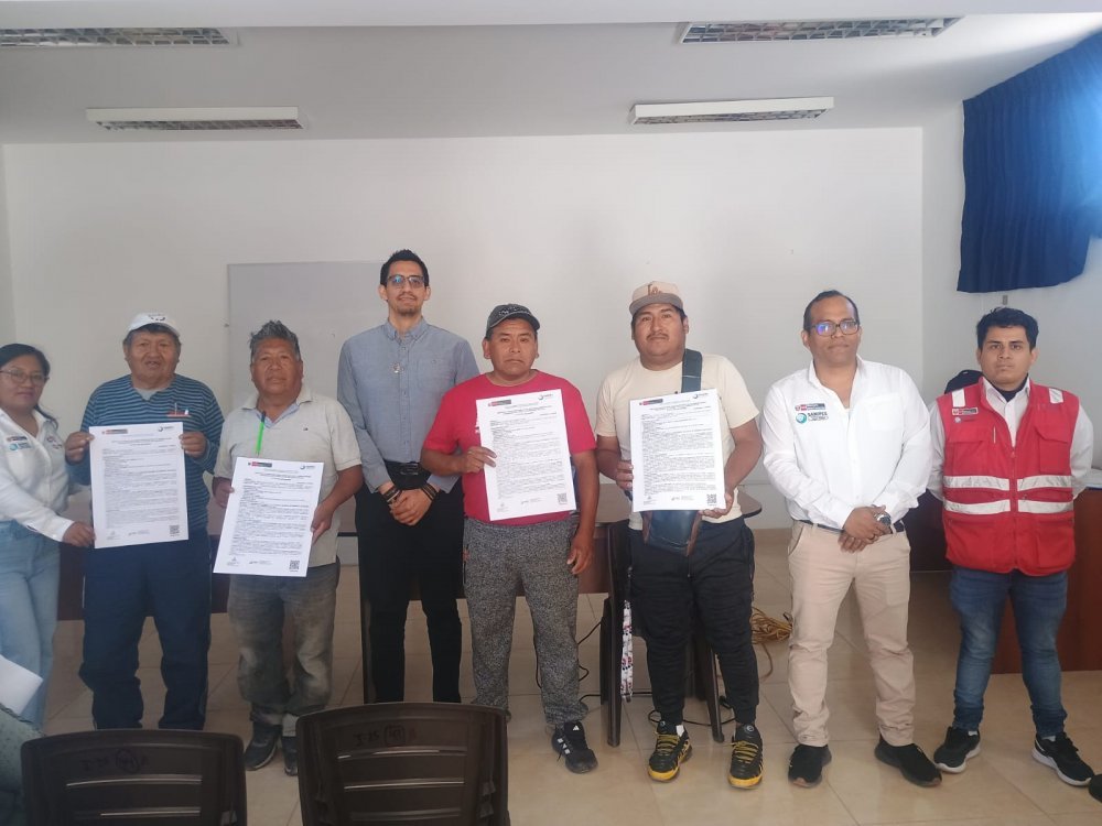 Tacna: Sanipes entrega 50 habilitaciones sanitarias a embarcaciones artesanales fortaleciendo la formalización pesquera