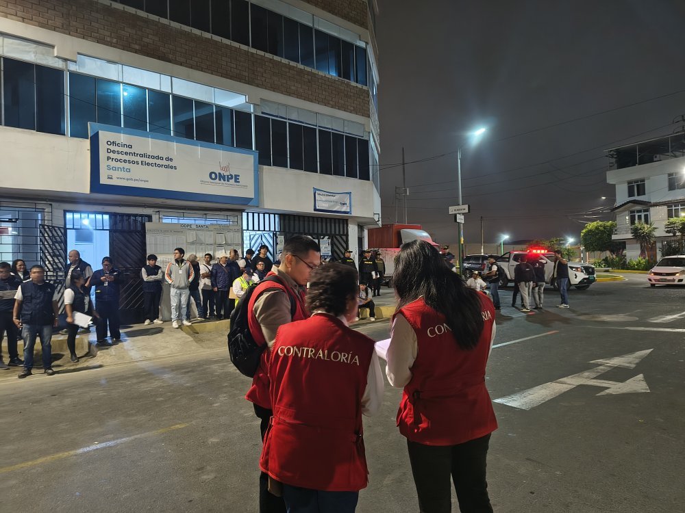 Contraloría supervisa el despliegue de material electoral a locales de votación de ODPE - Santa