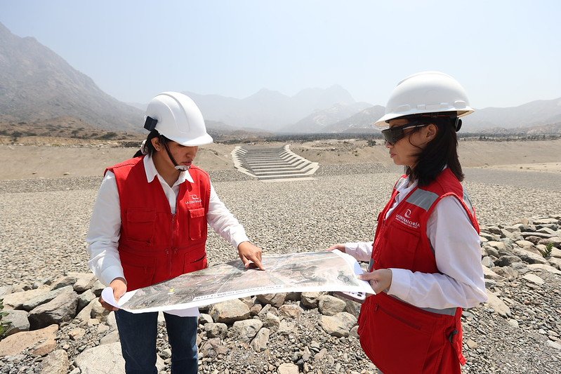 Contraloría: 32 obras públicas costaron más del doble y tardaron tres veces más de lo establecido en sus contratos